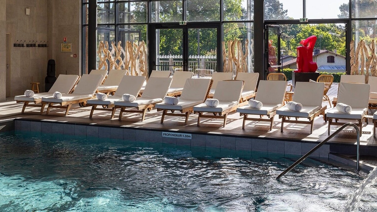 Domaine du Ferret — piscine intérieure